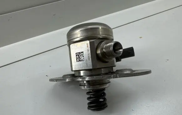 BMW X1 F48 F49 Fuel injection high pressure pump 7636881 3006763056 150216