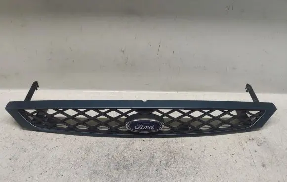 Ford Focus Front bumper upper radiator grill