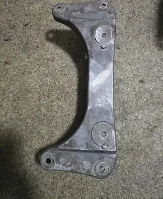 BMW 5 E39 Engine mounting bracket 1096106