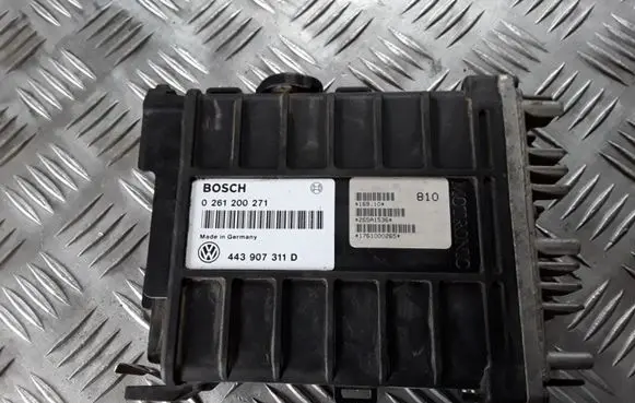 Volkswagen PASSAT B3 Engine control unit/module 0261200271 443907311D