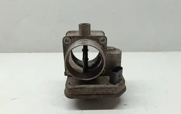 Volkswagen Golf IV Throttle valve 038128063C