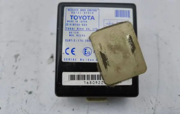 Toyota Corolla Verso AR10 Door control unit/module 897410F010 61B168000