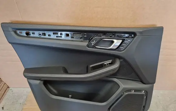 Porsche Macan (95B) Front door card panel trim 95B867011A