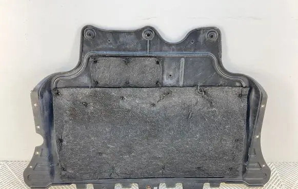 Volkswagen Golf VII Engine splash shield/under tray 5Q0825236
