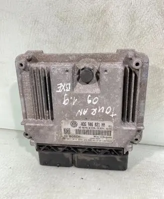 Volkswagen Touran I Engine control unit/module 03g906021mm 03g906021 0281014044