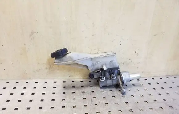 Master brake cylinder