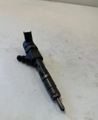 Nissan Primera Fuel injector 0445110110b