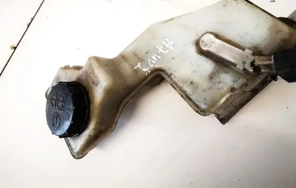 Brake fluid reservoir