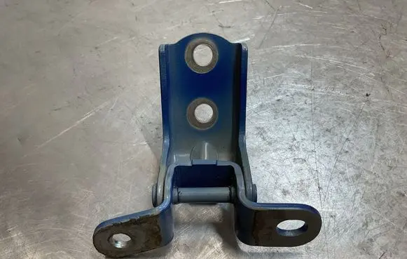 Hyundai i10 Front door lower hinge 