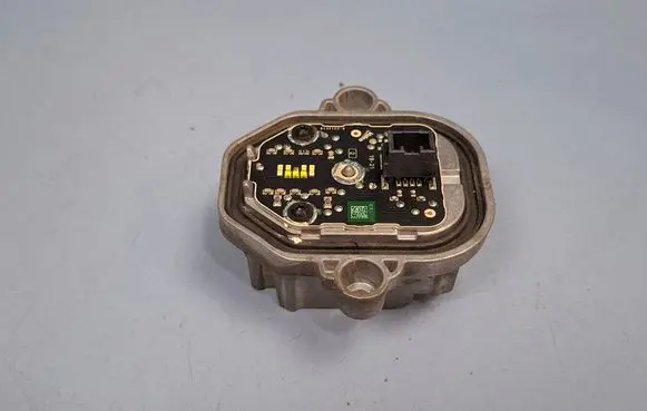 Volvo XC90 Headlight ballast module Xenon 8132122 32228297