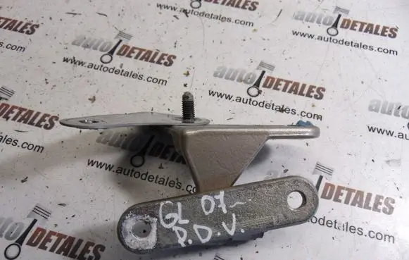 Mercedes-Benz GL X164 Front door upper hinge