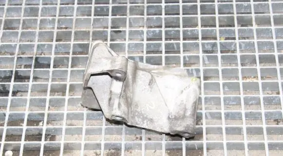 Volvo XC70 Engine mounting bracket 6G926F030BA 30681951