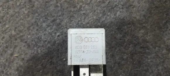Volkswagen PASSAT B5.5 Other relay 8d0951253 370