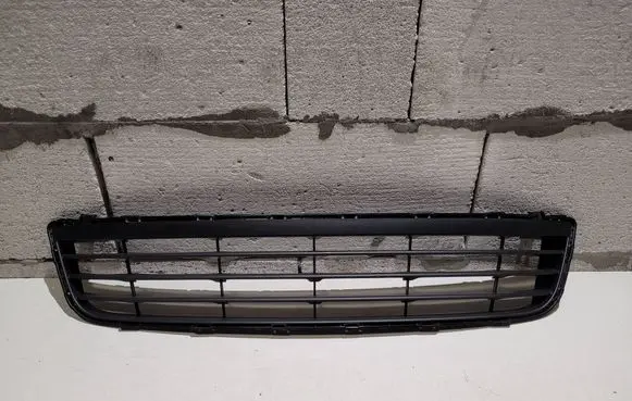 Suzuki Swift II Front bumper lower grill 7172160p0