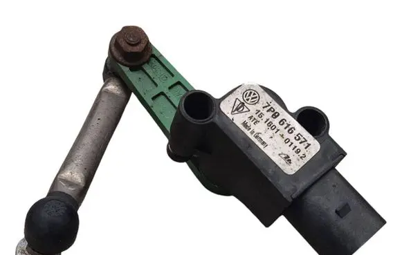 Volkswagen Touareg II Rear air suspension level height sensor 7P0616571 15160101192 15160101031