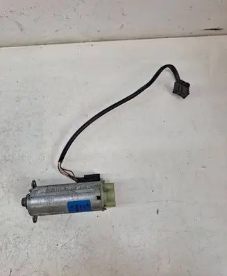 Mercedes-Benz S W220 Seat adjustment motor 2208201542 901354100 0130002568