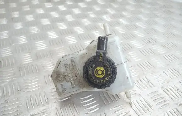 BMW 1 E82 E88 Brake fluid reservoir 