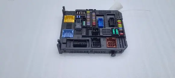 Peugeot 5008 II Fuse module 9830790580 2821943636