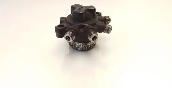 Renault Scenic II - Grand scenic II Fuel distributor 8200057345