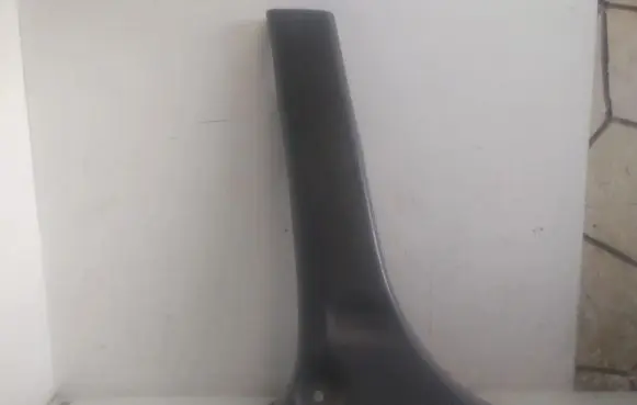 Toyota Avensis Verso (B) pillar trim (bottom)