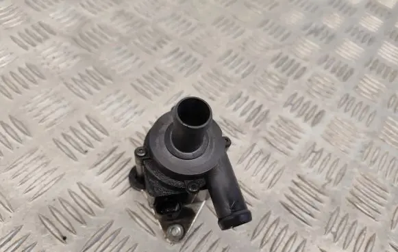 Volvo V40 Electric auxiliary coolant/water pump 31338211
