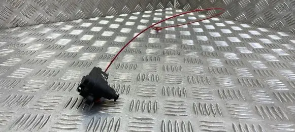 Fuel tank cap lock