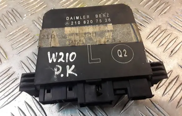 Mercedes-Benz E W210 Door control unit/module 2108207526 A2108207526