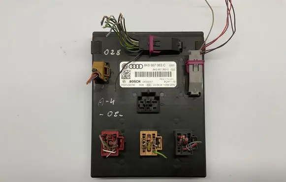 Audi A4 S4 B8 8K Comfort/convenience module 8K0907063C F005V00750 04022001