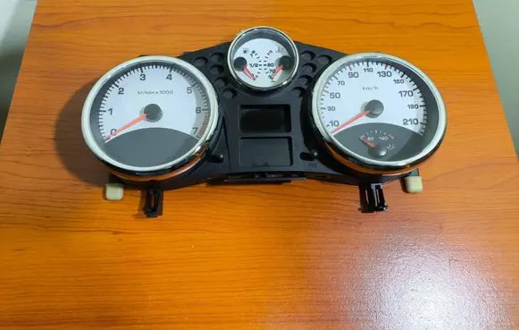 Peugeot 207 Speedometer (instrument cluster) 
