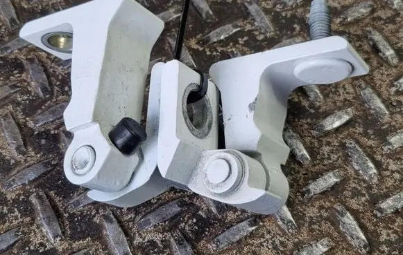 Audi Q3 F3 Rear door hinge set 8V0833404E