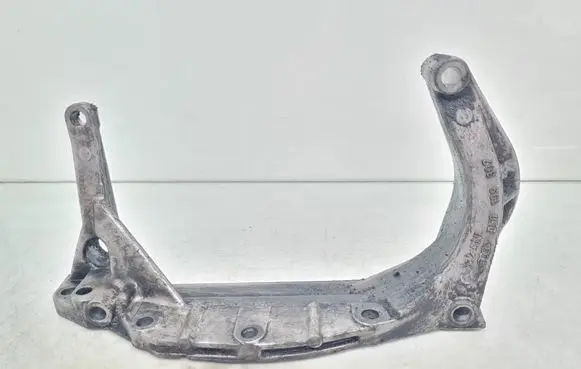 Volkswagen PASSAT B5 Engine mounting bracket 050199307