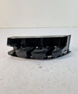 Rear bumper mounting bracket