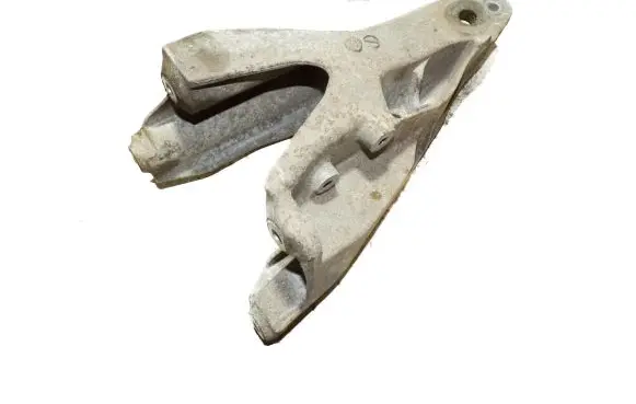 Volkswagen Transporter - Caravelle T5 Engine mounting bracket 7E0199370