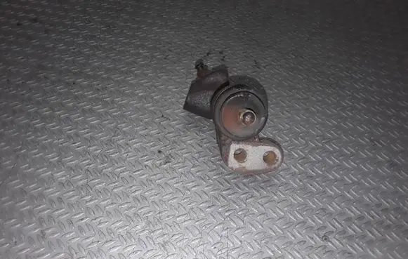 Nissan Primera Clutch slave cylinder 