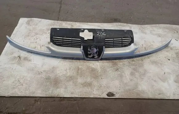 Peugeot 206 Front bumper upper radiator grill