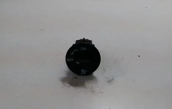 Passenger airbag on/off switch
