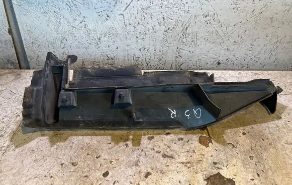 Audi Q3 8U Fender end trim 8U0821170