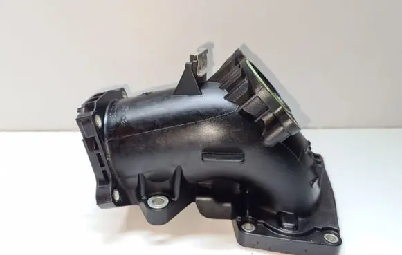 Mercedes-Benz C W204 Air intake duct part A6510900028