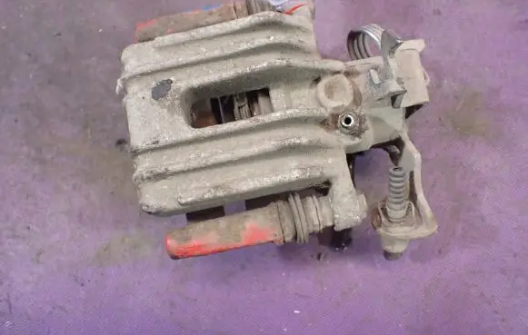 Skoda Superb B5 (3U) Rear brake caliper