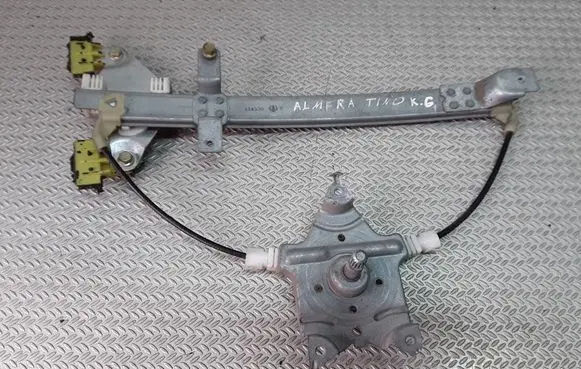 Rear door manual window regulator