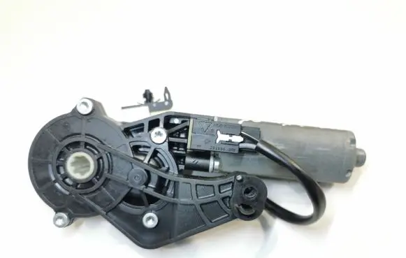 Mercedes-Benz CLS C219 Seat adjustment motor 0390203209