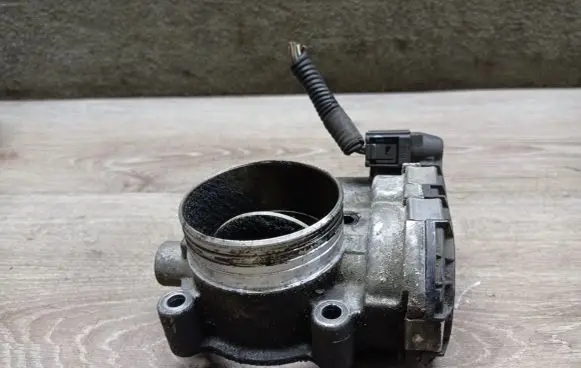 Volvo S60 Throttle valve 8692720