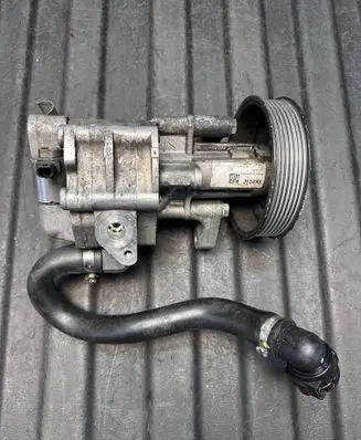 BMW X5 E70 Power steering pump 6796463 382402 6793660