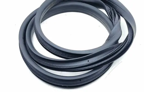 Renault Captur II Rear door rubber seal (on body) 