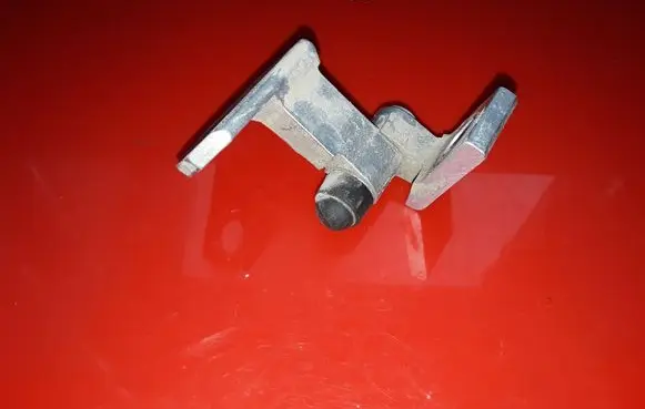 Volkswagen PASSAT B7 Rear door upper hinge 3C4833402D