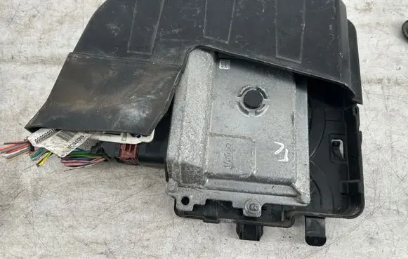 Peugeot 208 I Engine control unit/module 9805353080 V29032215A 9800913080