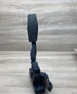 Opel Zafira A Accelerator throttle pedal 90581208AQ 0281002298