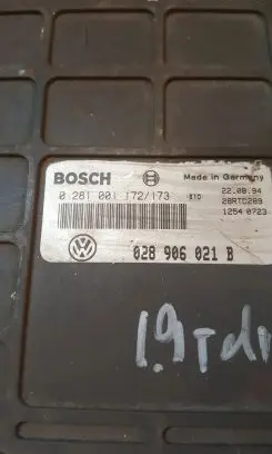 Volkswagen PASSAT B4 Engine control unit/module 028906021B 28RTD289 0281001172