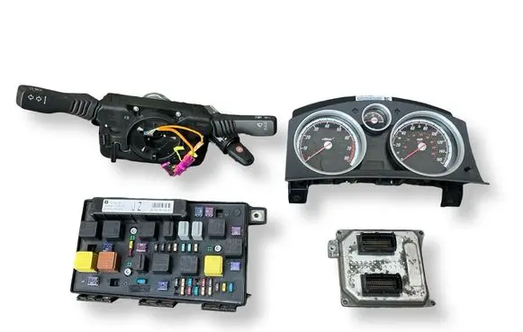 Opel Astra H Engine ECU kit and lock set 5WK9460 55567114