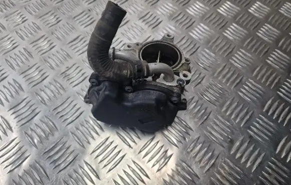 Volkswagen PASSAT B8 Throttle valve 04L128059AA